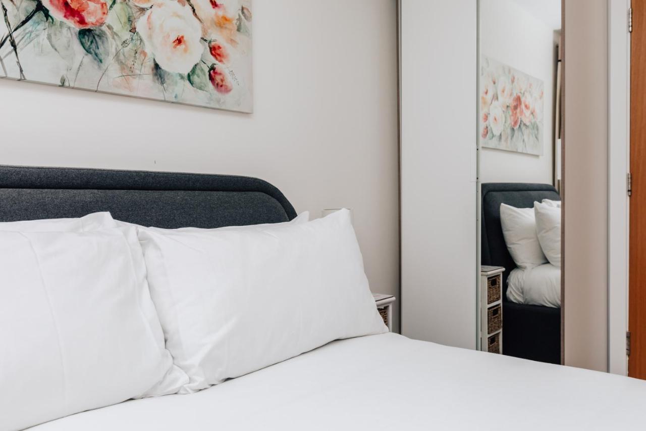 Central Modern Flat For 4-6 & Dedicated Parking Henley-on-Thames Buitenkant foto