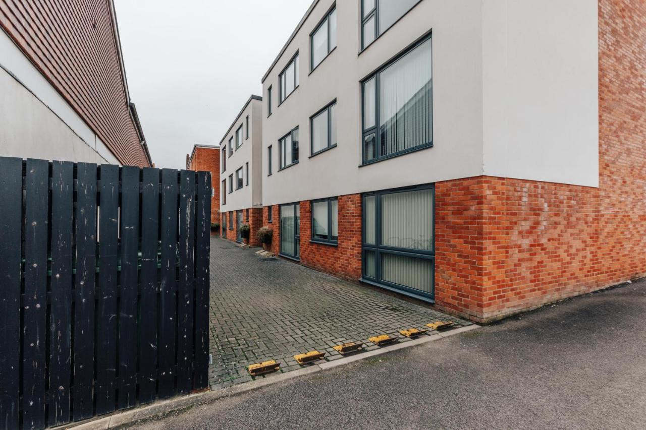 Central Modern Flat For 4-6 & Dedicated Parking Henley-on-Thames Buitenkant foto